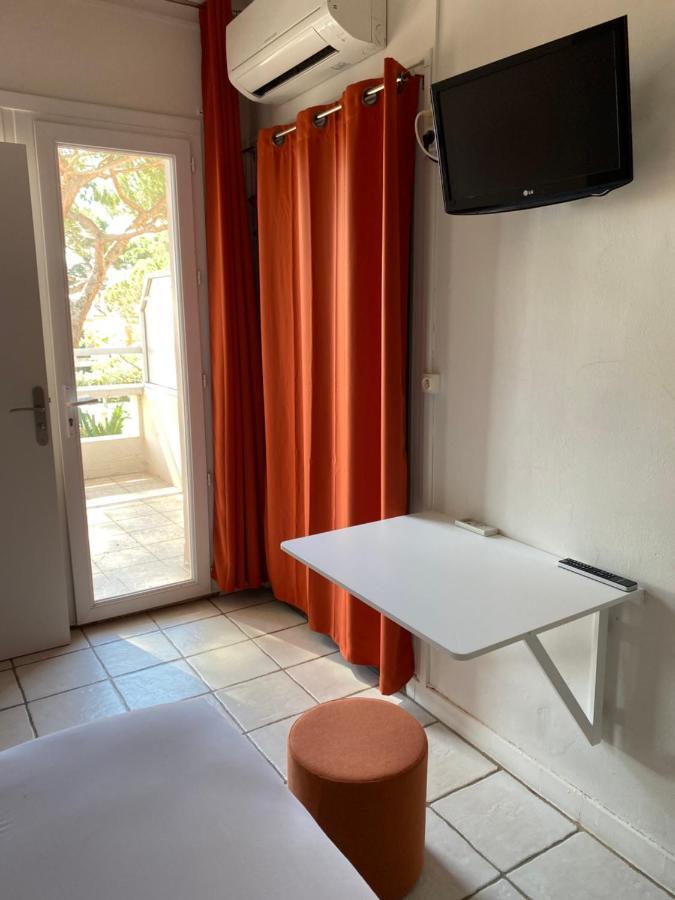 Logis Hotel Restaurant Le Kalliste Hyeres Exterior photo