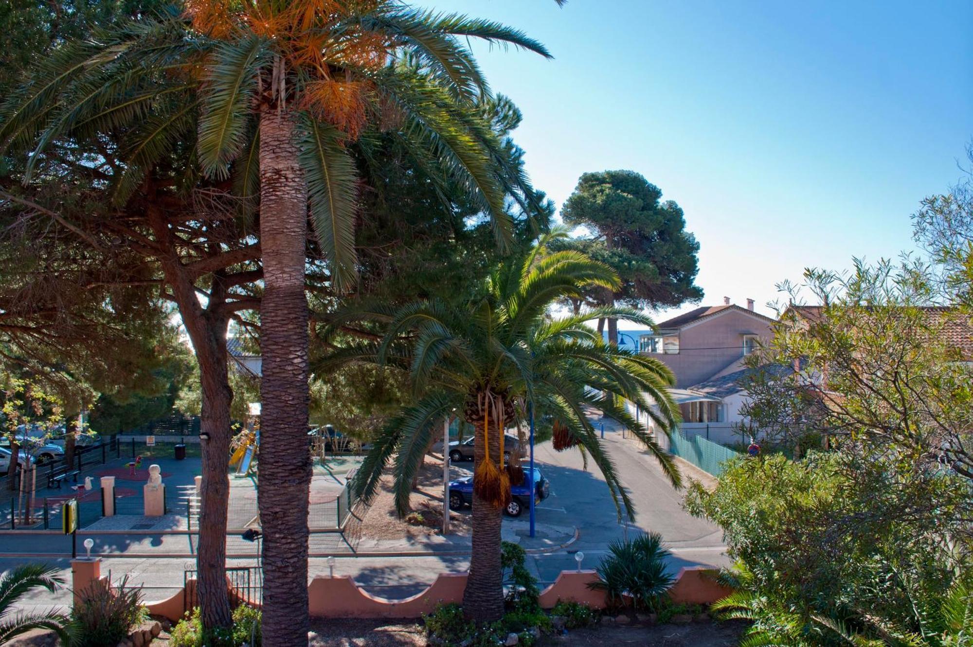 Logis Hotel Restaurant Le Kalliste Hyeres Exterior photo