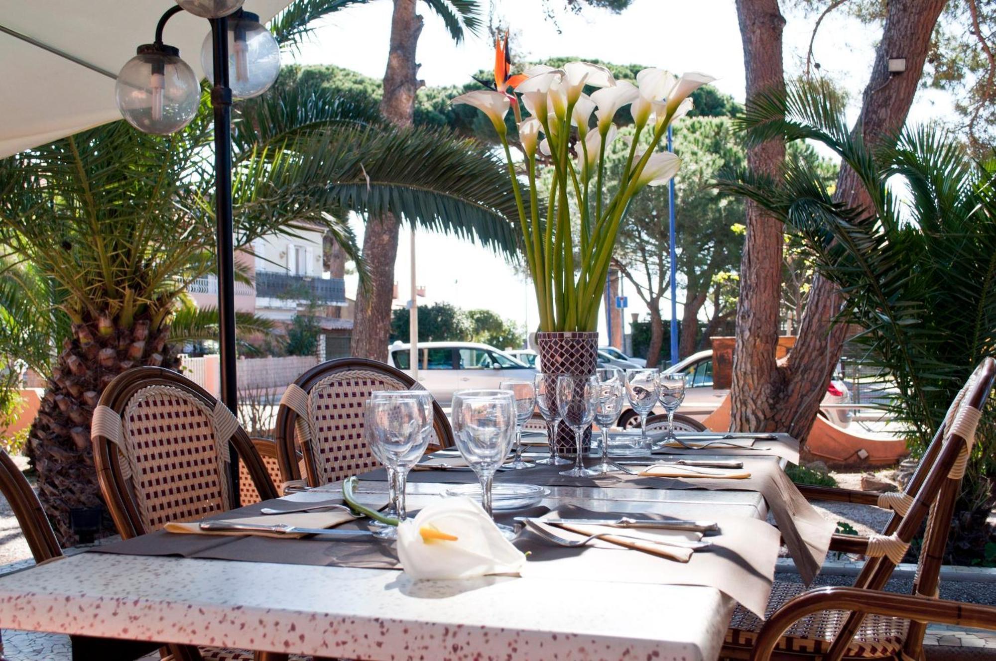 Logis Hotel Restaurant Le Kalliste Hyeres Exterior photo