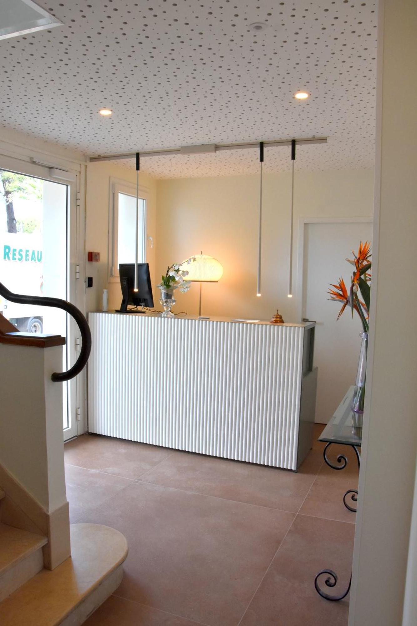 Logis Hotel Restaurant Le Kalliste Hyeres Exterior photo